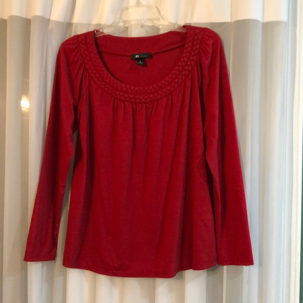 Shirt With an Amazing Neckline Sz Small